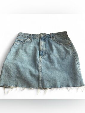 Topshop Light Wash Denim Mini Skirt | Size 8 | Raw Hem